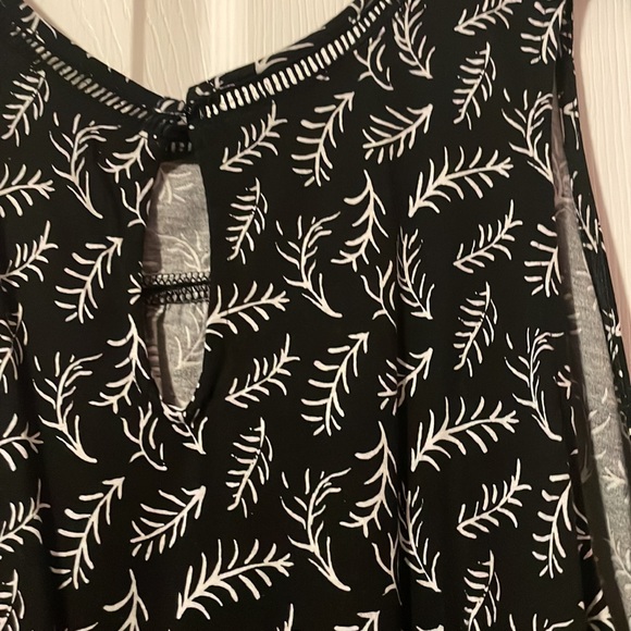 Black Patterned Tank Top - Picture 4 of 4
